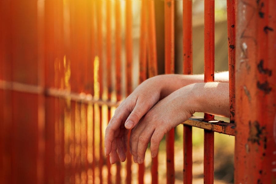 Criminalizar a la mujer interrumpir por embarazo